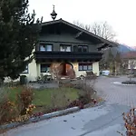 Landhaus-appartements Warraich Apartment