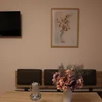 Landhaus-appartements Warraich דירה *