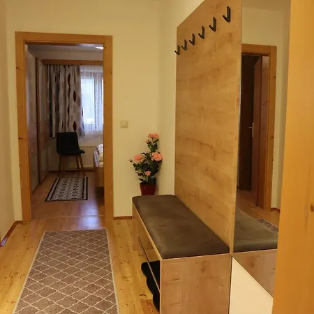 Апартаменти Landhaus-appartements Warraich *