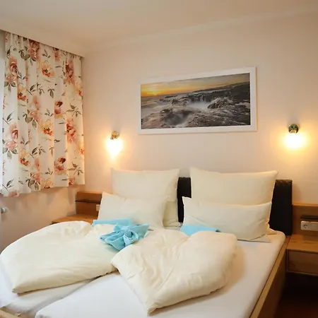 Landhaus-appartements Warraich Apartment