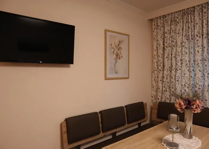 Landhaus-appartements Warraich Apartman