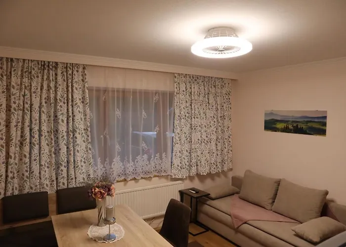 Landhaus-appartements Warraich Apartment